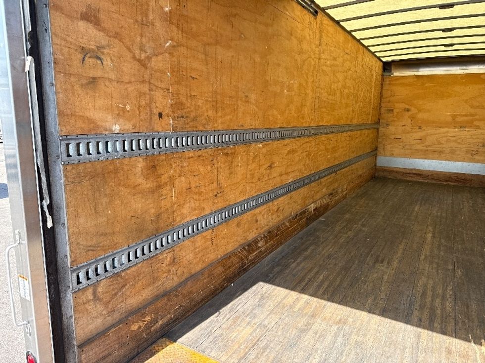 Medium Duty Box Truck-Light and Medium Duty Trucks-International-2020-MV607-Romulus-MI-336,505\n\t\tmiles-$ 21,750 - Image 11