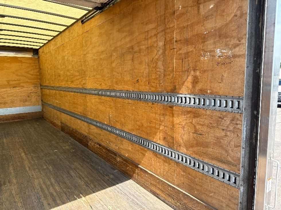 Medium Duty Box Truck-Light and Medium Duty Trucks-International-2020-MV607-Romulus-MI-336,505\n\t\tmiles-$ 21,750 - Image 12