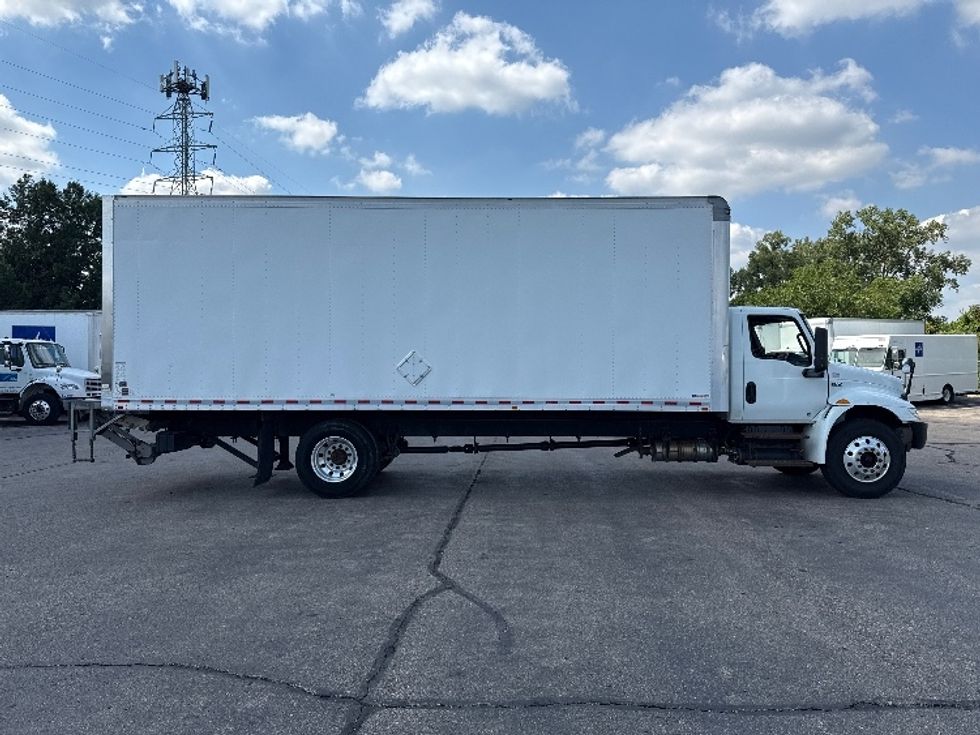 Medium Duty Box Truck-Light and Medium Duty Trucks-International-2020-MV607-Romulus-MI-336,505\n\t\tmiles-$ 21,750 - Image 15