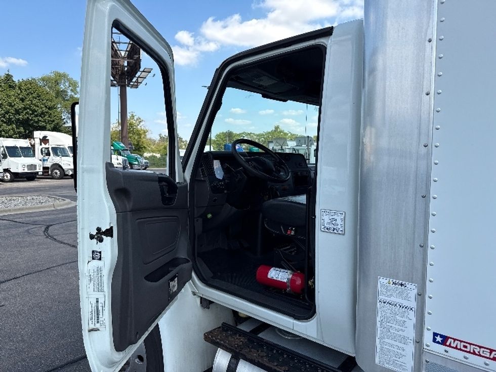 Medium Duty Box Truck-Light and Medium Duty Trucks-International-2020-MV607-Romulus-MI-336,505\n\t\tmiles-$ 21,750 - Image 16