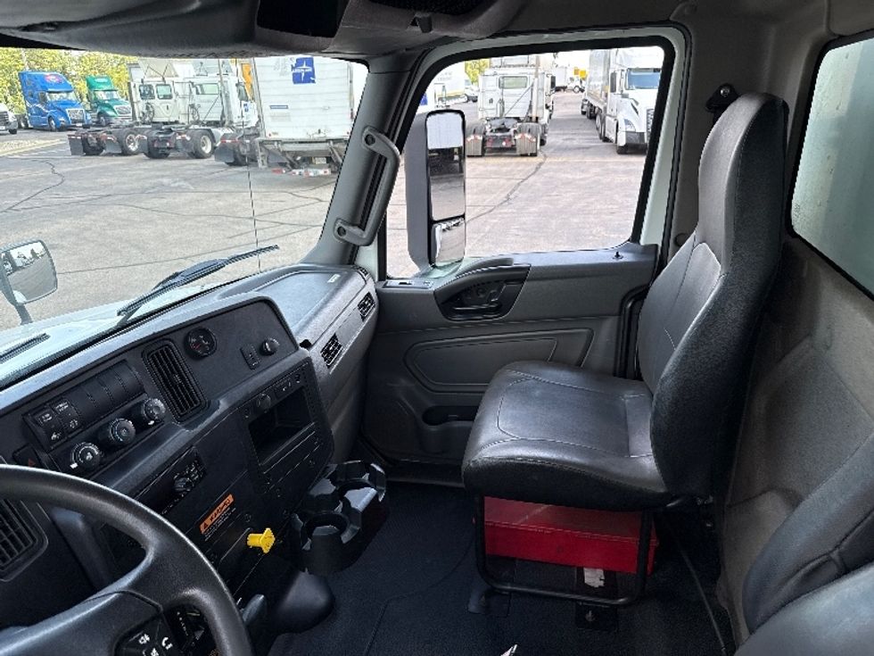 Medium Duty Box Truck-Light and Medium Duty Trucks-International-2020-MV607-Romulus-MI-336,505\n\t\tmiles-$ 21,750 - Image 17