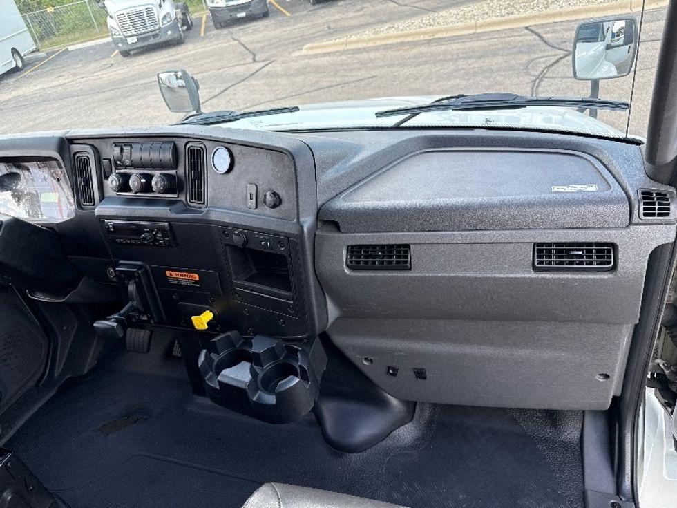 Medium Duty Box Truck-Light and Medium Duty Trucks-International-2020-MV607-Romulus-MI-336,505\n\t\tmiles-$ 21,750 - Image 19