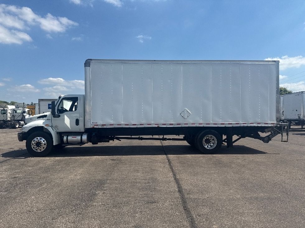 Medium Duty Box Truck-Light and Medium Duty Trucks-International-2020-MV607-Romulus-MI-336,505\n\t\tmiles-$ 21,750 - Image 4