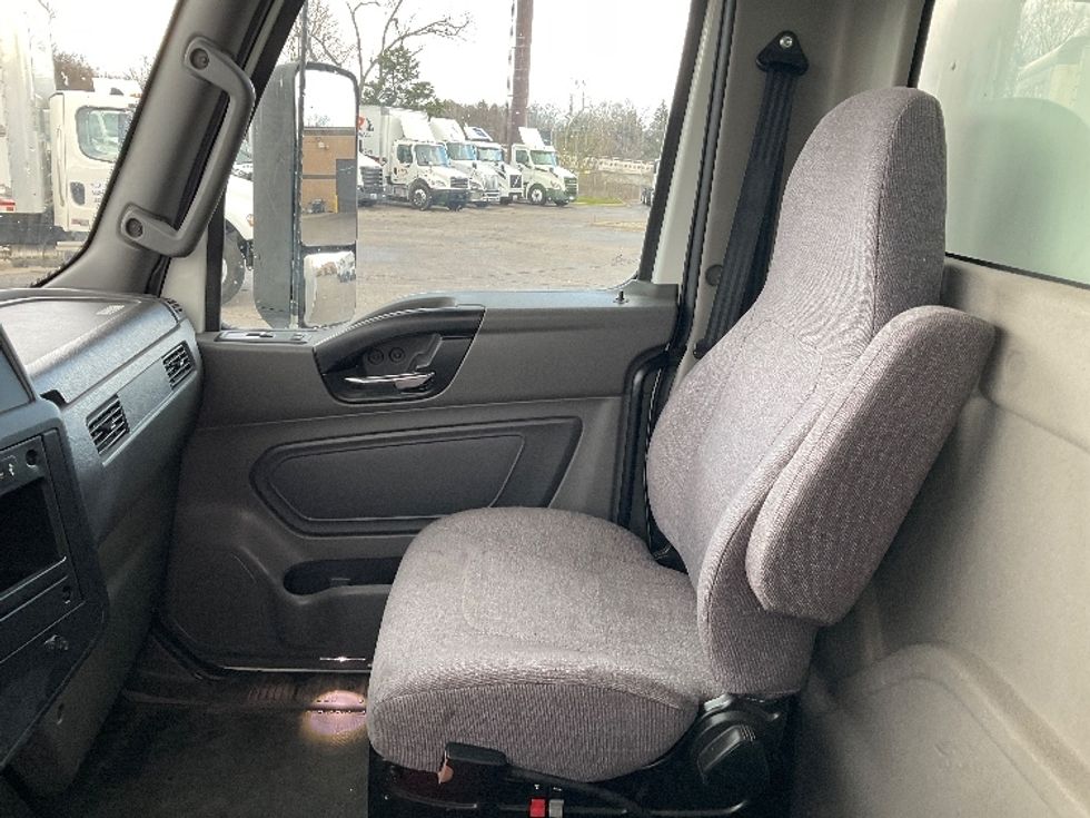 Medium Duty Box Truck-Light and Medium Duty Trucks-International-2020-MV607-Romulus-MI-45,275\n\t\tmiles-$ 53,500 - Image 19