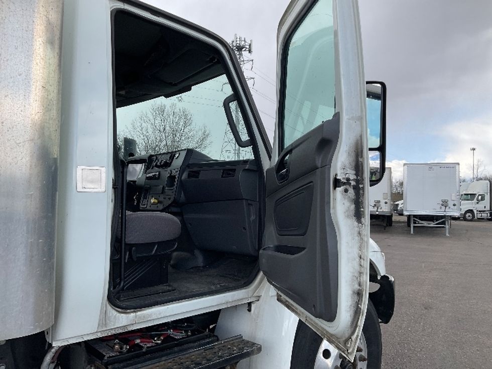 Medium Duty Box Truck-Light and Medium Duty Trucks-International-2020-MV607-Romulus-MI-45,275\n\t\tmiles-$ 53,500 - Image 20