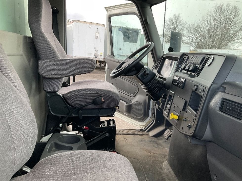 Medium Duty Box Truck-Light and Medium Duty Trucks-International-2020-MV607-Romulus-MI-45,275\n\t\tmiles-$ 53,500 - Image 22