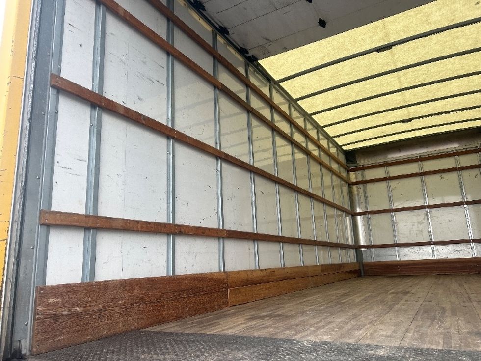 Medium Duty Box Truck-Light and Medium Duty Trucks-International-2020-MV607-Sacramento-CA-181,983\n\t\tmiles-$ 31,500 - Image 11