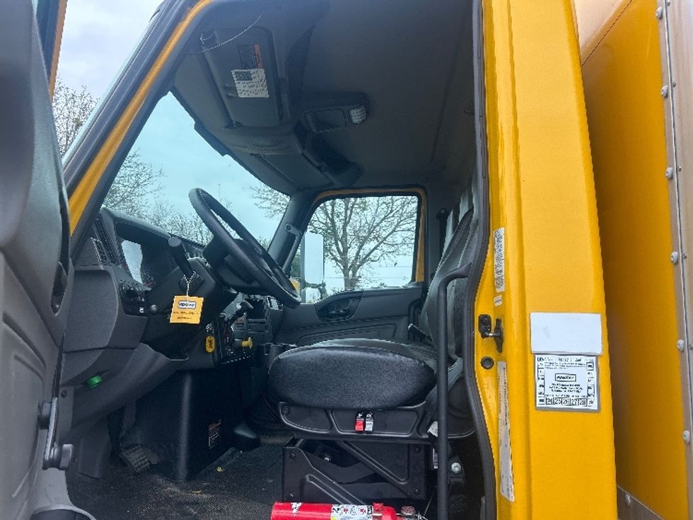 Medium Duty Box Truck-Light and Medium Duty Trucks-International-2020-MV607-Sacramento-CA-181,983\n\t\tmiles-$ 31,500 - Image 16