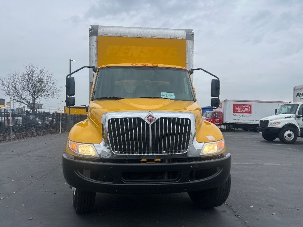 Medium Duty Box Truck-Light and Medium Duty Trucks-International-2020-MV607-Sacramento-CA-181,983\n\t\tmiles-$ 31,500 - Image 2