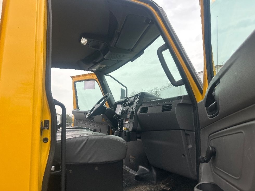 Medium Duty Box Truck-Light and Medium Duty Trucks-International-2020-MV607-Sacramento-CA-181,983\n\t\tmiles-$ 31,500 - Image 20