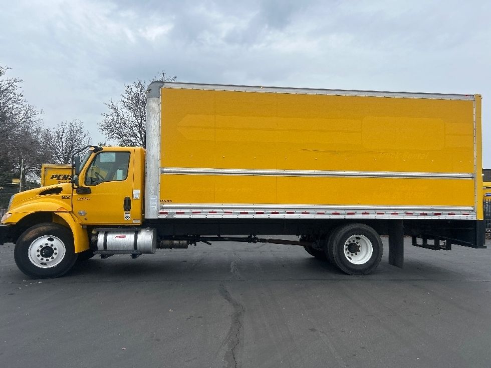 Medium Duty Box Truck-Light and Medium Duty Trucks-International-2020-MV607-Sacramento-CA-181,983\n\t\tmiles-$ 31,500 - Image 4