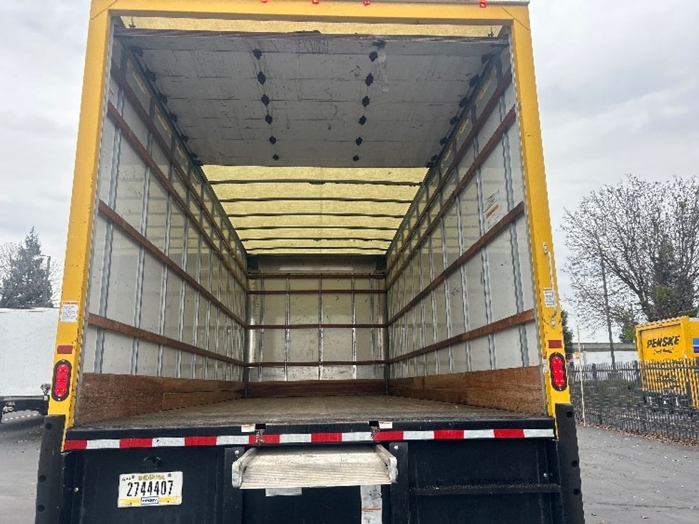 Medium Duty Box Truck-Light and Medium Duty Trucks-International-2020-MV607-Sacramento-CA-181,983\n\t\tmiles-$ 31,500 - Image 9