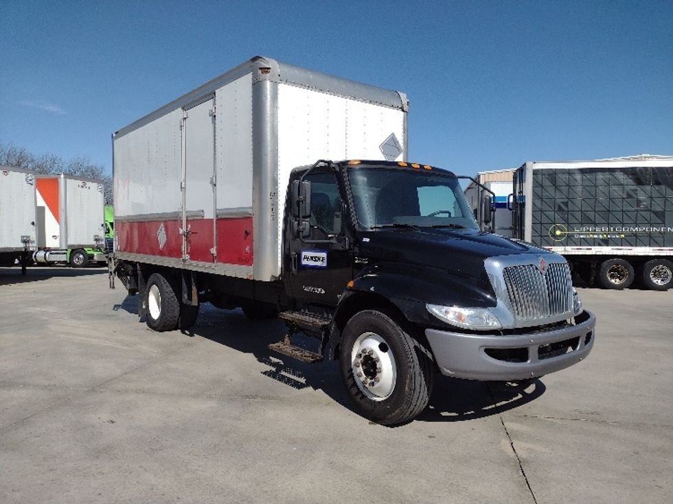 Medium Duty Box Truck-Light and Medium Duty Trucks-International-2020-MV607-Saginaw-MI-152,407\n\t\tmiles-$ 43,250 - Image 1