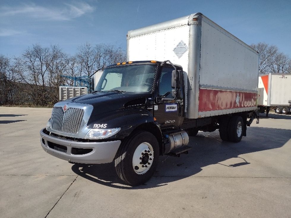 Medium Duty Box Truck-Light and Medium Duty Trucks-International-2020-MV607-Saginaw-MI-152,407\n\t\tmiles-$ 43,250 - Image 3