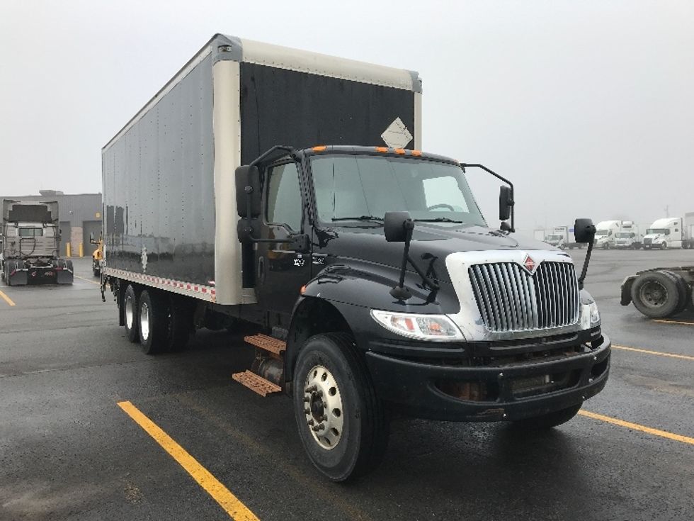 Medium Duty Box Truck-Light and Medium Duty Trucks-International-2020-MV607-Saint Laurent-PQ-146,231\n\t\tkm-$ 90,250 - Image 1