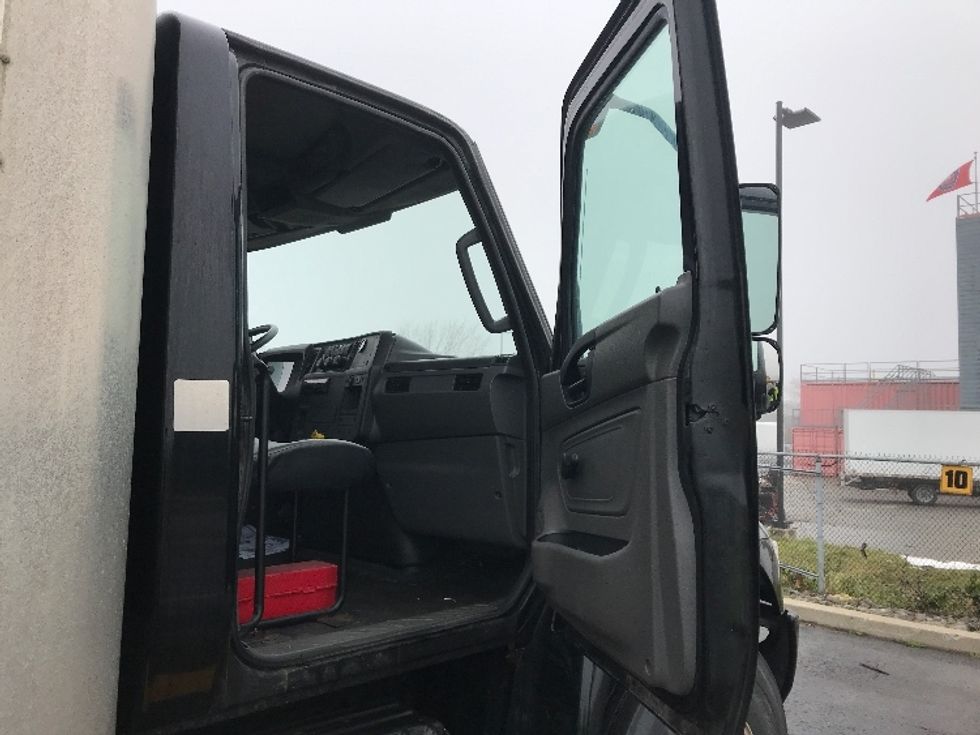 Medium Duty Box Truck-Light and Medium Duty Trucks-International-2020-MV607-Saint Laurent-PQ-146,231\n\t\tkm-$ 90,250 - Image 16