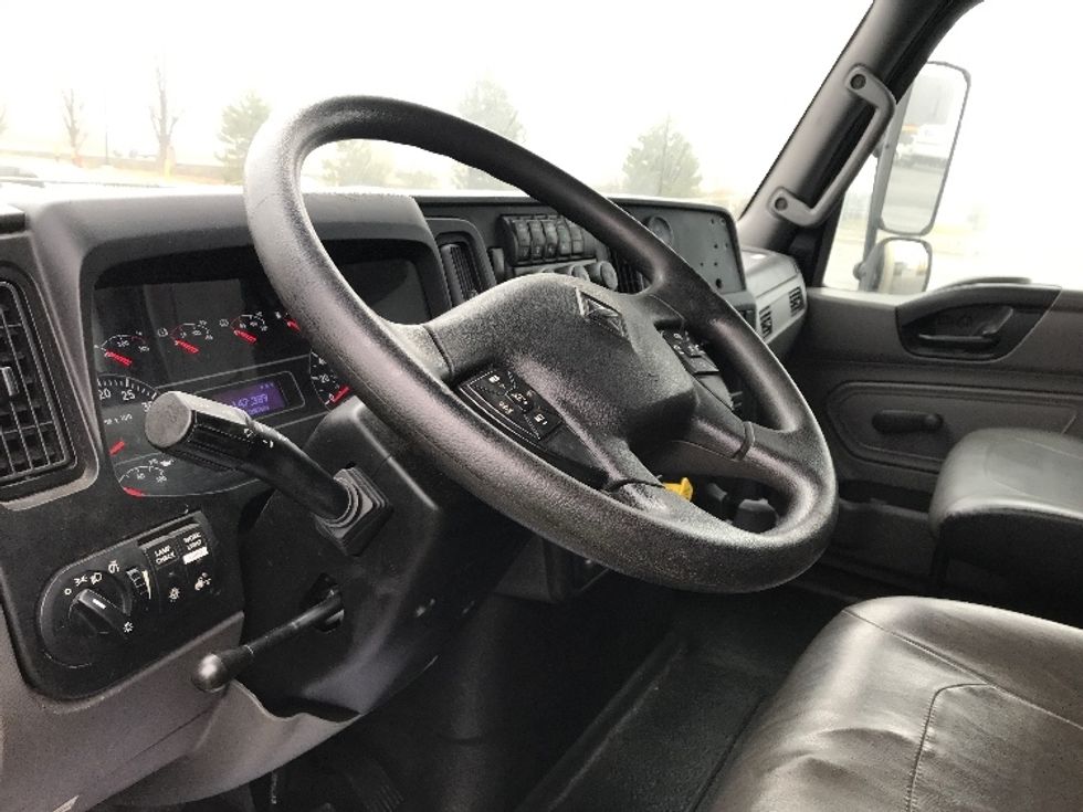 Medium Duty Box Truck-Light and Medium Duty Trucks-International-2020-MV607-Saint Laurent-PQ-146,231\n\t\tkm-$ 90,250 - Image 17