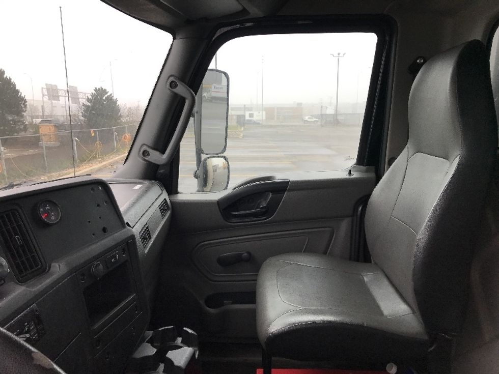 Medium Duty Box Truck-Light and Medium Duty Trucks-International-2020-MV607-Saint Laurent-PQ-146,231\n\t\tkm-$ 90,250 - Image 18