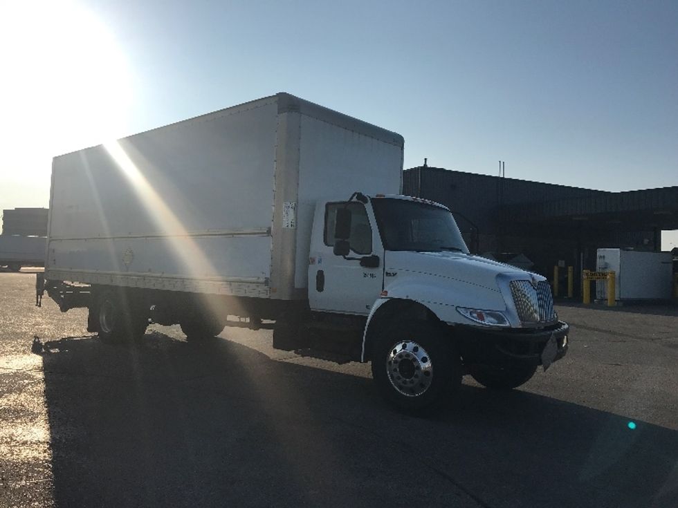 Medium Duty Box Truck-Light and Medium Duty Trucks-International-2020-MV607-Saint Laurent-PQ-180,819\n\t\tkm-$ 68,250 - Image 1