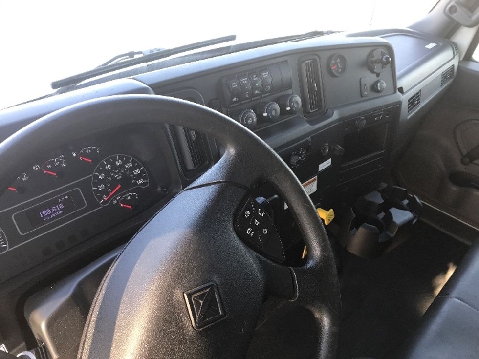 Medium Duty Box Truck-Light and Medium Duty Trucks-International-2020-MV607-Saint Laurent-PQ-180,819\n\t\tkm-$ 68,250 - Image 18