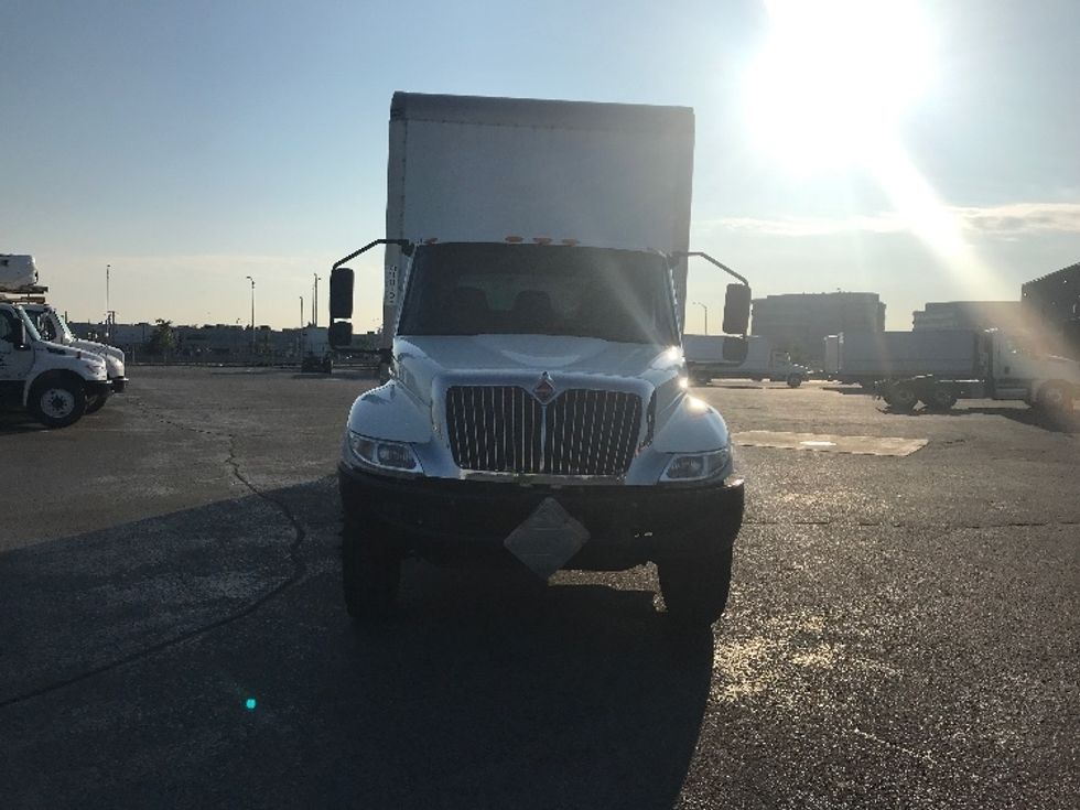 Medium Duty Box Truck-Light and Medium Duty Trucks-International-2020-MV607-Saint Laurent-PQ-180,819\n\t\tkm-$ 68,250 - Image 2