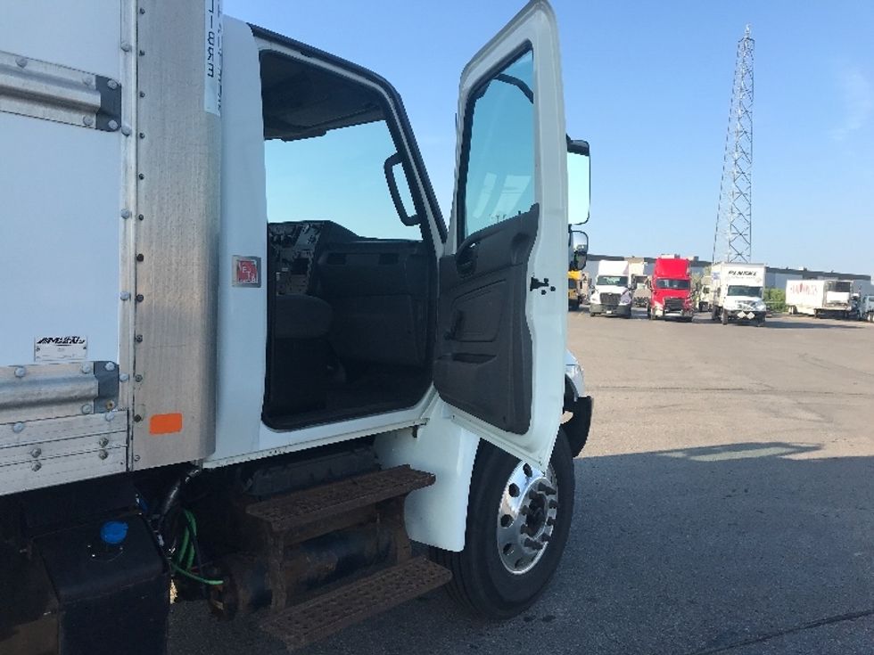 Medium Duty Box Truck-Light and Medium Duty Trucks-International-2020-MV607-Saint Laurent-PQ-180,819\n\t\tkm-$ 68,250 - Image 20