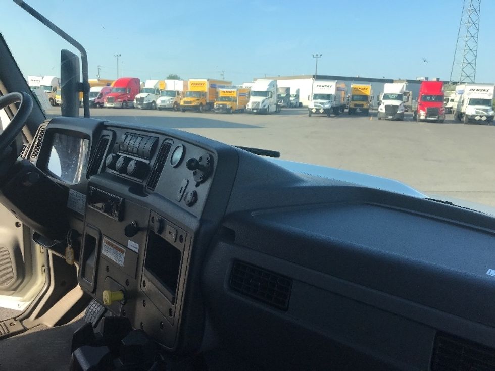 Medium Duty Box Truck-Light and Medium Duty Trucks-International-2020-MV607-Saint Laurent-PQ-180,819\n\t\tkm-$ 68,250 - Image 21