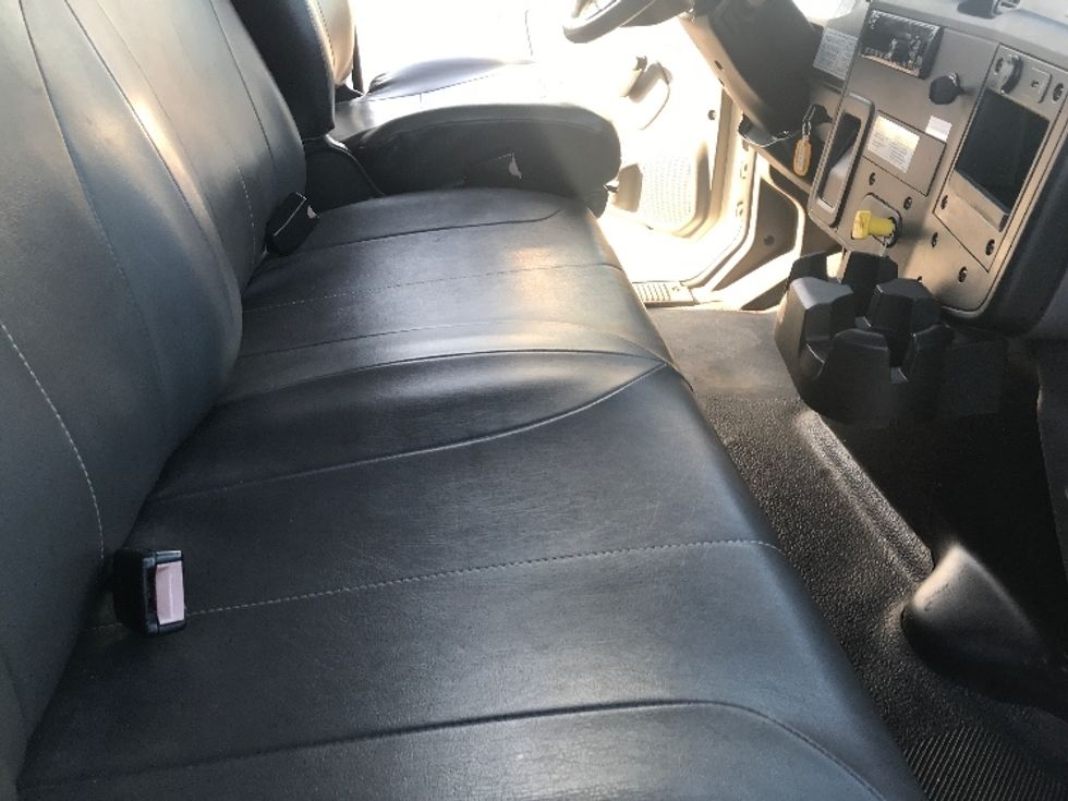 Medium Duty Box Truck-Light and Medium Duty Trucks-International-2020-MV607-Saint Laurent-PQ-180,819\n\t\tkm-$ 68,250 - Image 22