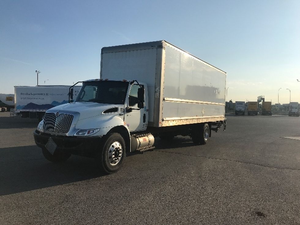 Medium Duty Box Truck-Light and Medium Duty Trucks-International-2020-MV607-Saint Laurent-PQ-180,819\n\t\tkm-$ 68,250 - Image 3
