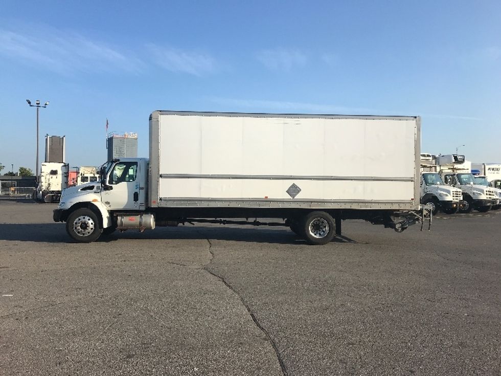 Medium Duty Box Truck-Light and Medium Duty Trucks-International-2020-MV607-Saint Laurent-PQ-180,819\n\t\tkm-$ 68,250 - Image 4