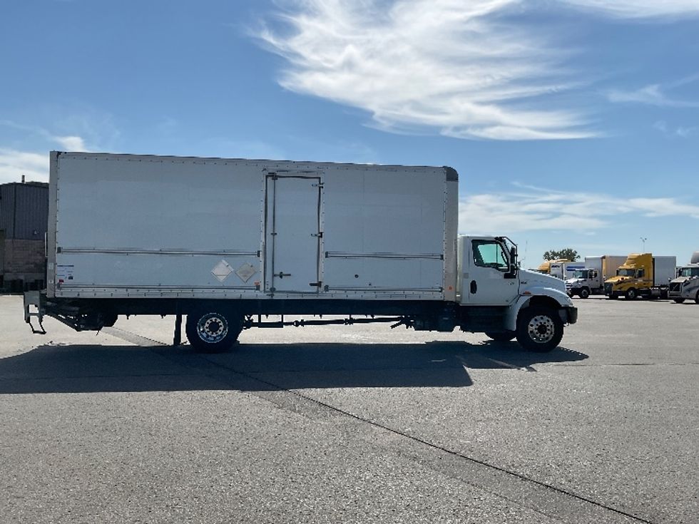Medium Duty Box Truck-Light and Medium Duty Trucks-International-2020-MV607-Saint Laurent-PQ-181,710\n\t\tkm-$ 68,250 - Image 15