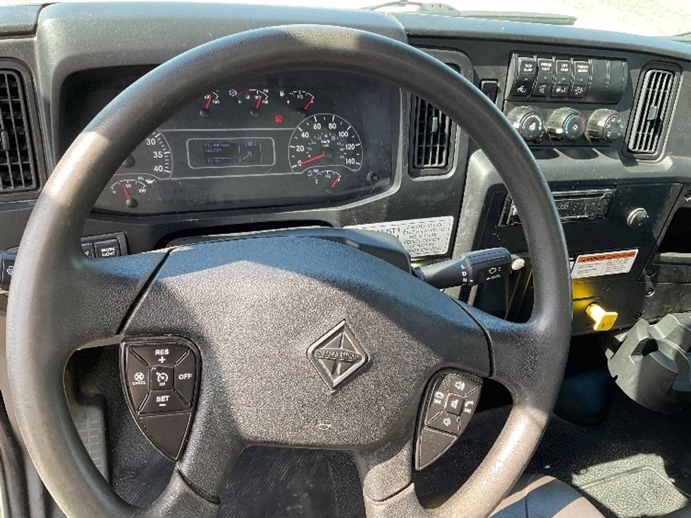 Medium Duty Box Truck-Light and Medium Duty Trucks-International-2020-MV607-Saint Laurent-PQ-181,710\n\t\tkm-$ 68,250 - Image 17
