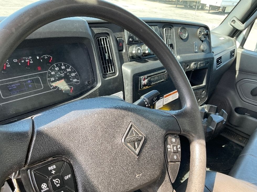 Medium Duty Box Truck-Light and Medium Duty Trucks-International-2020-MV607-Saint Laurent-PQ-181,710\n\t\tkm-$ 68,250 - Image 18