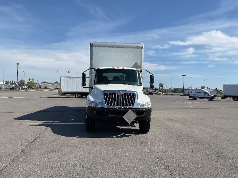 Medium Duty Box Truck-Light and Medium Duty Trucks-International-2020-MV607-Saint Laurent-PQ-181,710\n\t\tkm-$ 68,250 - Image 2