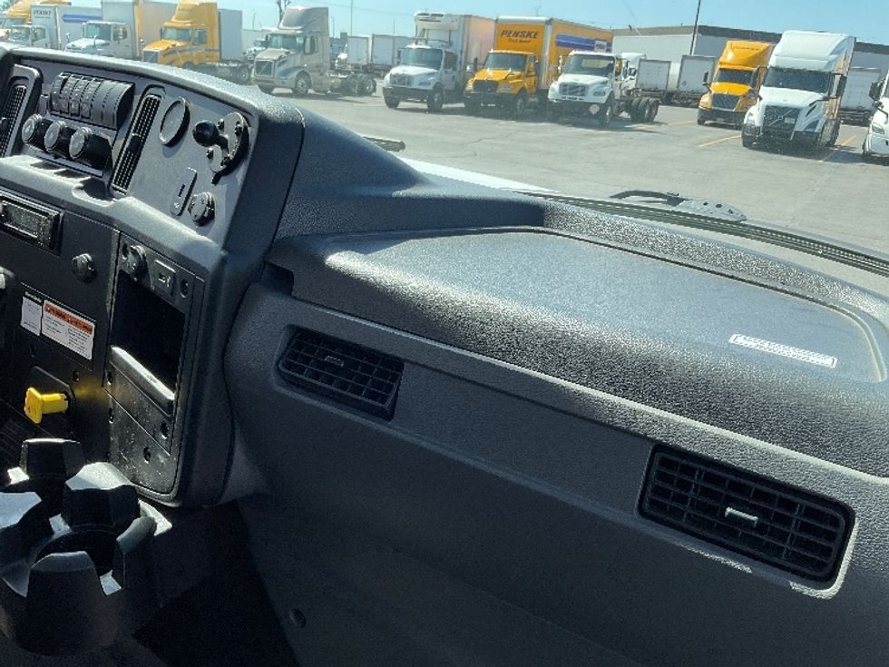 Medium Duty Box Truck-Light and Medium Duty Trucks-International-2020-MV607-Saint Laurent-PQ-181,710\n\t\tkm-$ 68,250 - Image 21