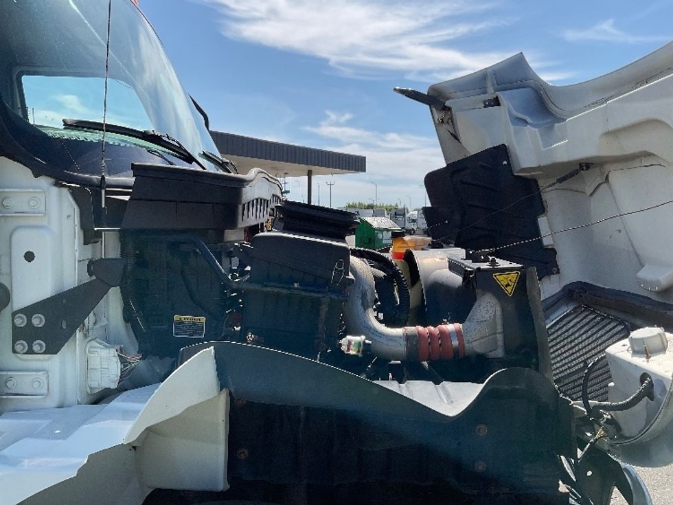 Medium Duty Box Truck-Light and Medium Duty Trucks-International-2020-MV607-Saint Laurent-PQ-181,710\n\t\tkm-$ 68,250 - Image 23