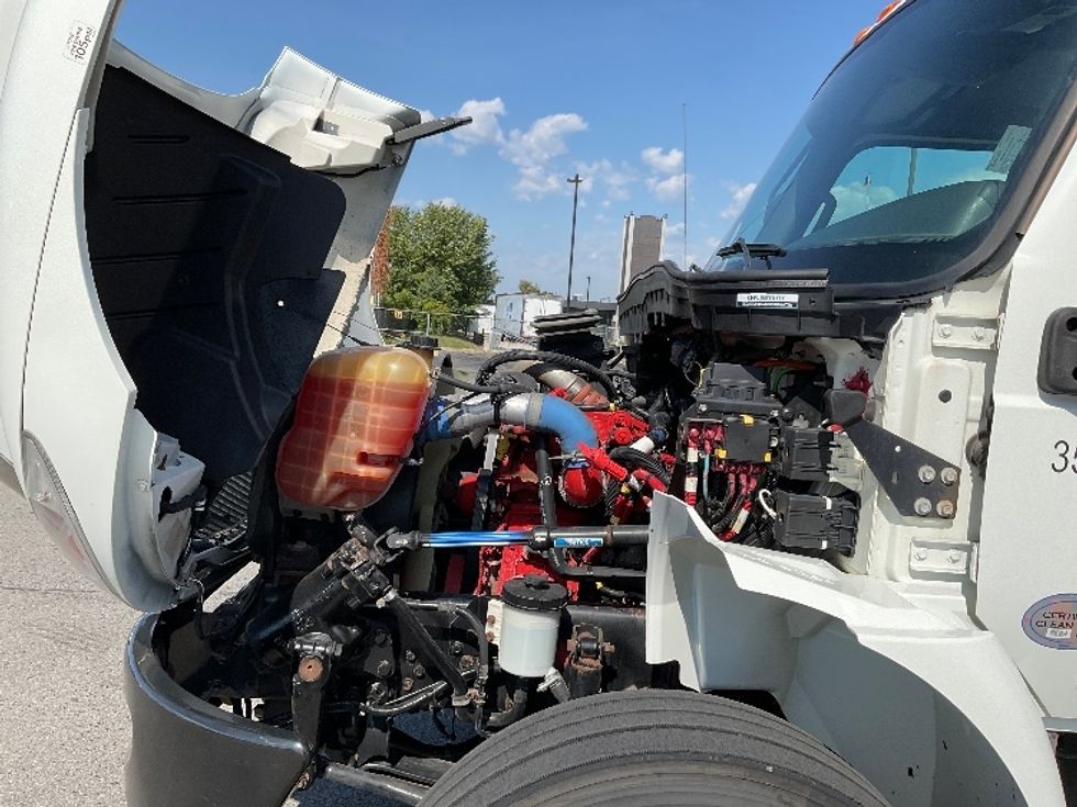 Medium Duty Box Truck-Light and Medium Duty Trucks-International-2020-MV607-Saint Laurent-PQ-181,710\n\t\tkm-$ 68,250 - Image 24