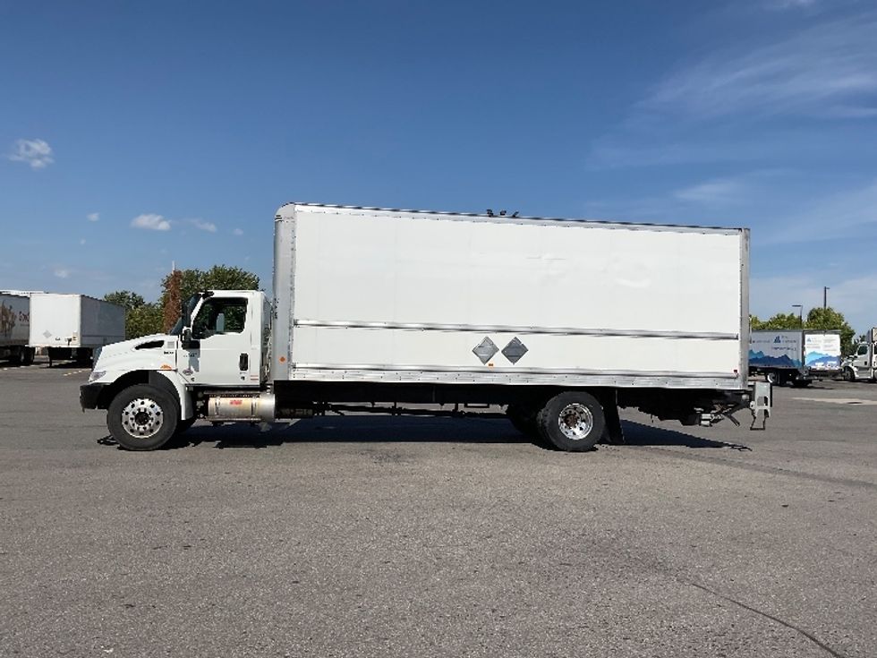 Medium Duty Box Truck-Light and Medium Duty Trucks-International-2020-MV607-Saint Laurent-PQ-181,710\n\t\tkm-$ 68,250 - Image 4