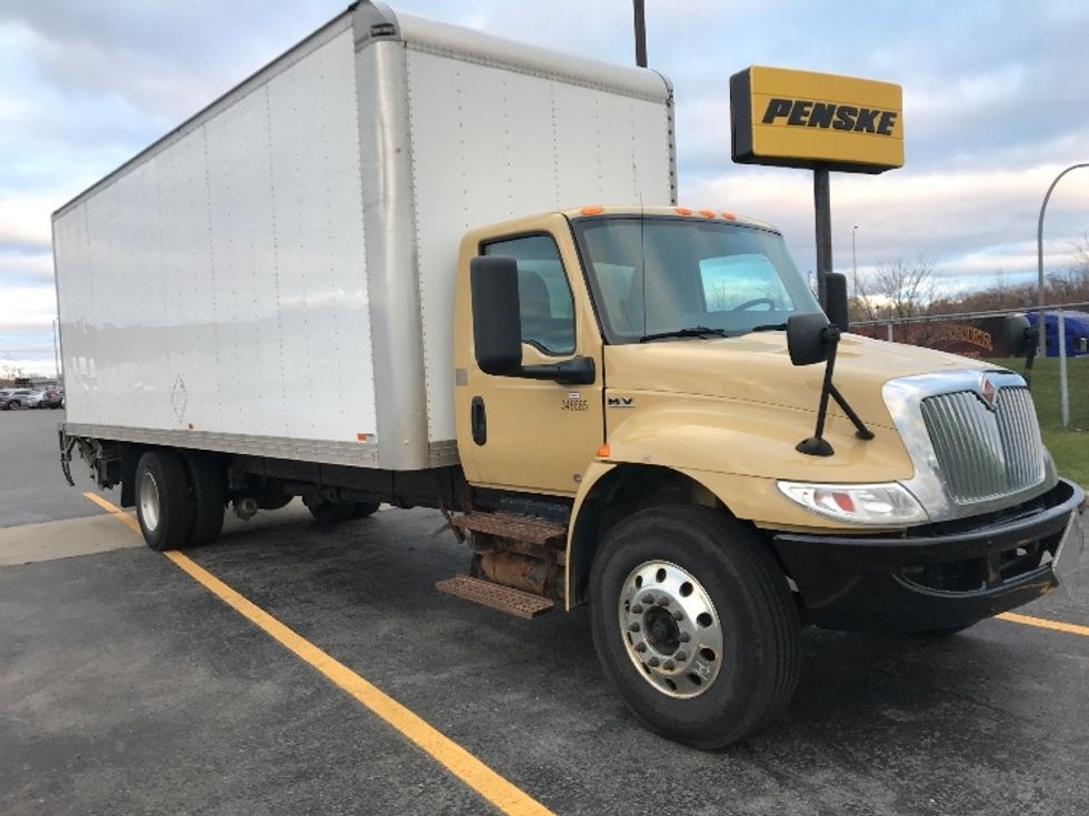 Medium Duty Box Truck-Light and Medium Duty Trucks-International-2020-MV607-Saint Laurent-PQ-207,780\n\t\tkm-$ 61,750 - Image 1