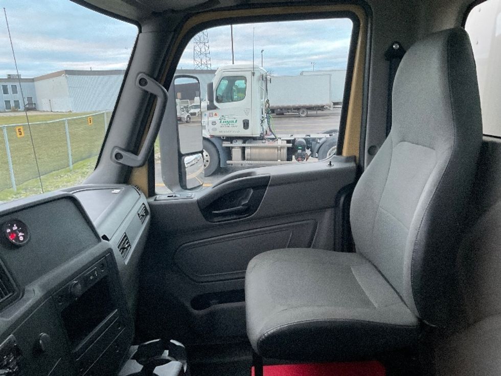 Medium Duty Box Truck-Light and Medium Duty Trucks-International-2020-MV607-Saint Laurent-PQ-207,780\n\t\tkm-$ 61,750 - Image 15