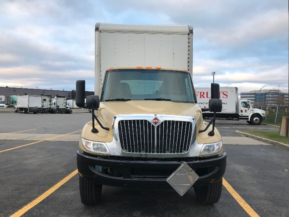 Medium Duty Box Truck-Light and Medium Duty Trucks-International-2020-MV607-Saint Laurent-PQ-207,780\n\t\tkm-$ 61,750 - Image 2