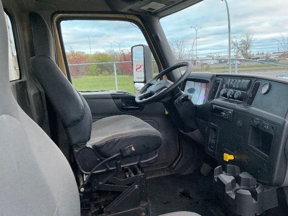 Medium Duty Box Truck-Light and Medium Duty Trucks-International-2020-MV607-Saint Laurent-PQ-207,780\n\t\tkm-$ 61,750 - Image 21