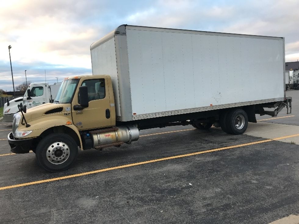 Medium Duty Box Truck-Light and Medium Duty Trucks-International-2020-MV607-Saint Laurent-PQ-207,780\n\t\tkm-$ 61,750 - Image 4