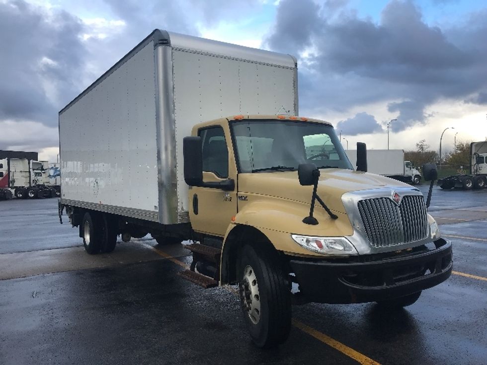 Medium Duty Box Truck-Light and Medium Duty Trucks-International-2020-MV607-Saint Laurent-PQ-217,731\n\t\tkm-$ 60,500 - Image 1