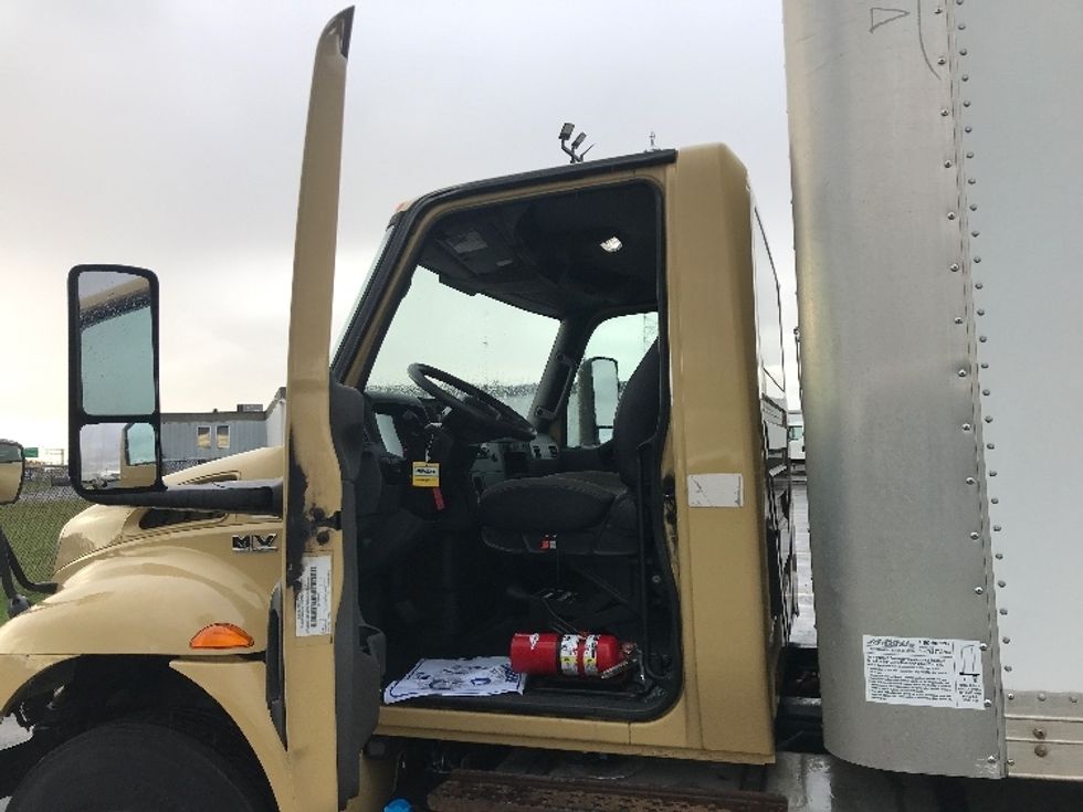 Medium Duty Box Truck-Light and Medium Duty Trucks-International-2020-MV607-Saint Laurent-PQ-217,731\n\t\tkm-$ 60,500 - Image 16