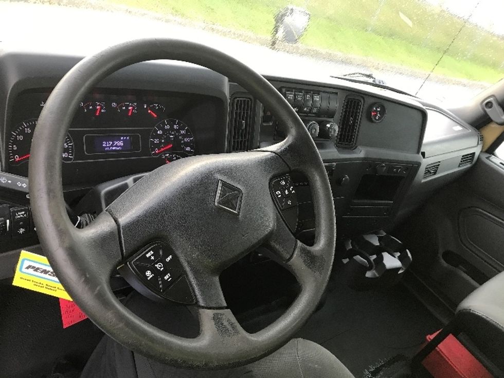 Medium Duty Box Truck-Light and Medium Duty Trucks-International-2020-MV607-Saint Laurent-PQ-217,731\n\t\tkm-$ 60,500 - Image 17