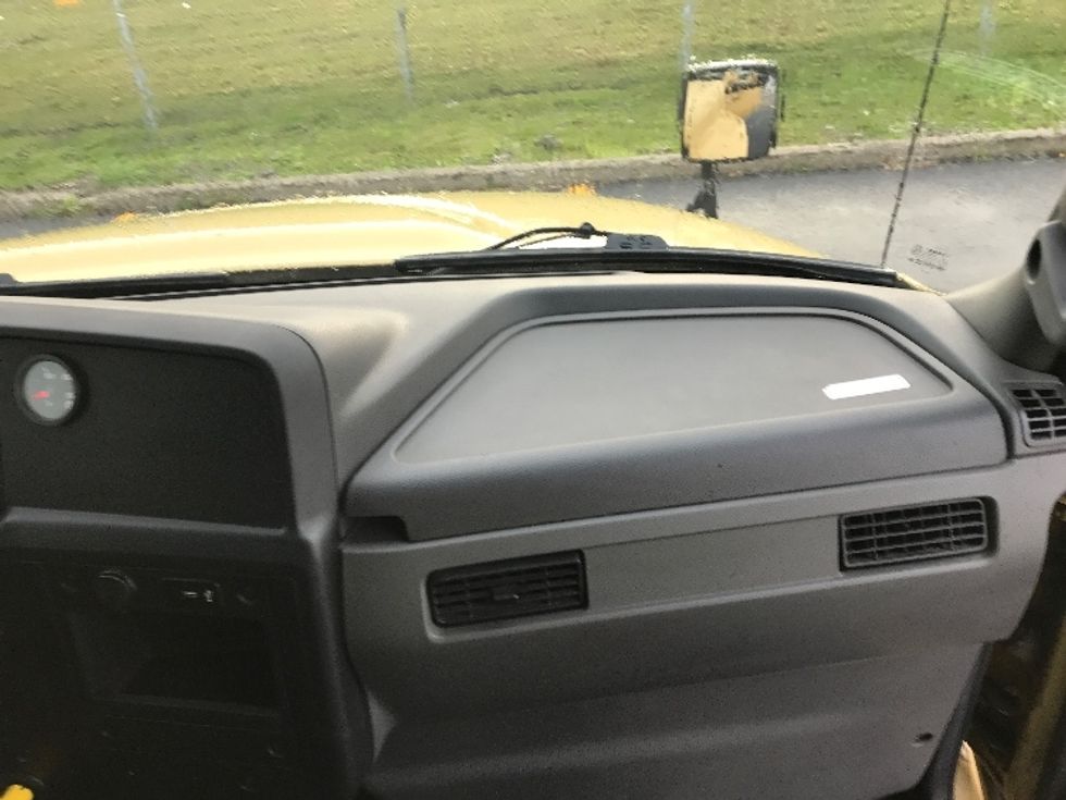 Medium Duty Box Truck-Light and Medium Duty Trucks-International-2020-MV607-Saint Laurent-PQ-217,731\n\t\tkm-$ 60,500 - Image 21