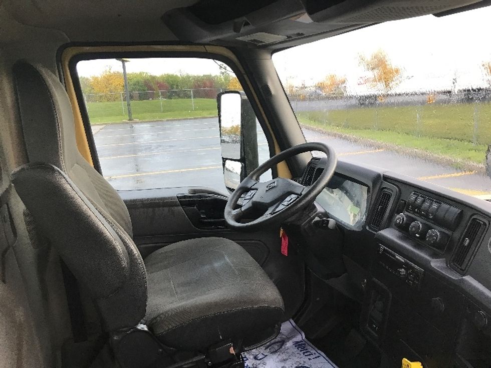 Medium Duty Box Truck-Light and Medium Duty Trucks-International-2020-MV607-Saint Laurent-PQ-217,731\n\t\tkm-$ 60,500 - Image 22