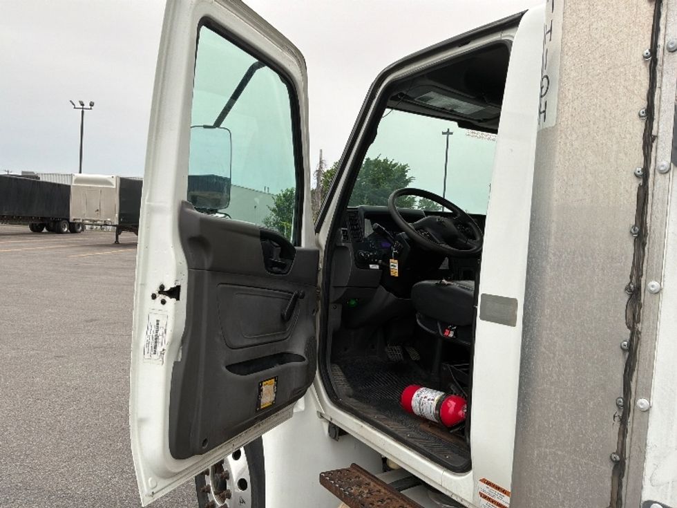 Medium Duty Box Truck-Light and Medium Duty Trucks-International-2020-MV607-Saint Laurent-PQ-226,394\n\t\tkm-$ 56,750 - Image 16