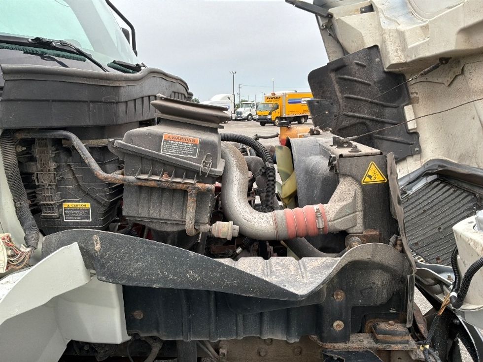 Medium Duty Box Truck-Light and Medium Duty Trucks-International-2020-MV607-Saint Laurent-PQ-226,394\n\t\tkm-$ 56,750 - Image 22